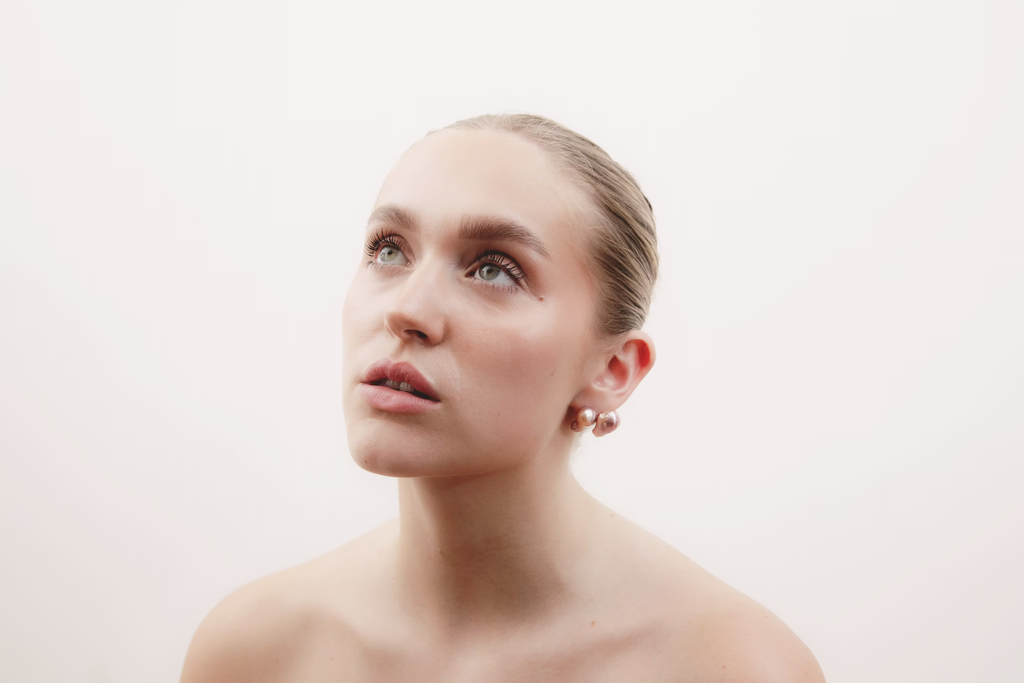 Auralen  | Petit Baroque Pearl Stud in Plum Blush