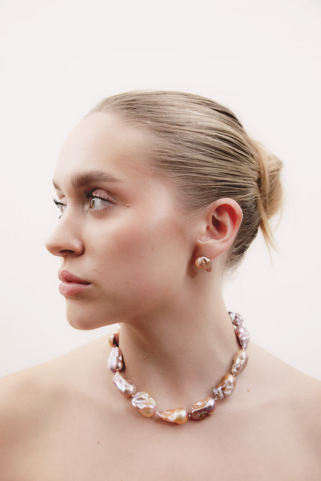 Auralen  | Petit Baroque Pearl Stud in Plum Blush