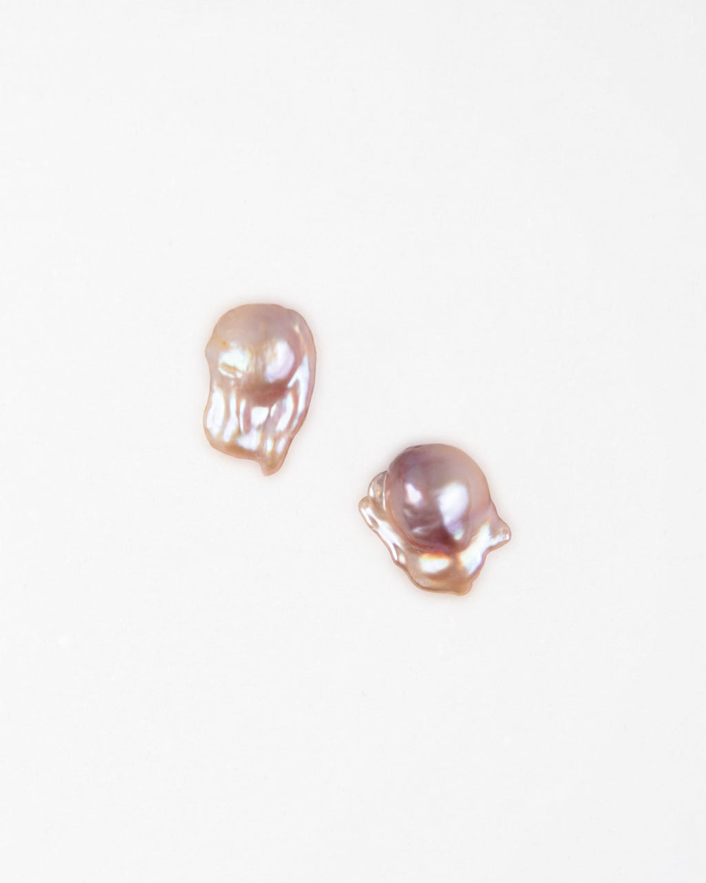 Auralen  | Petit Baroque Pearl Stud in Plum Blush