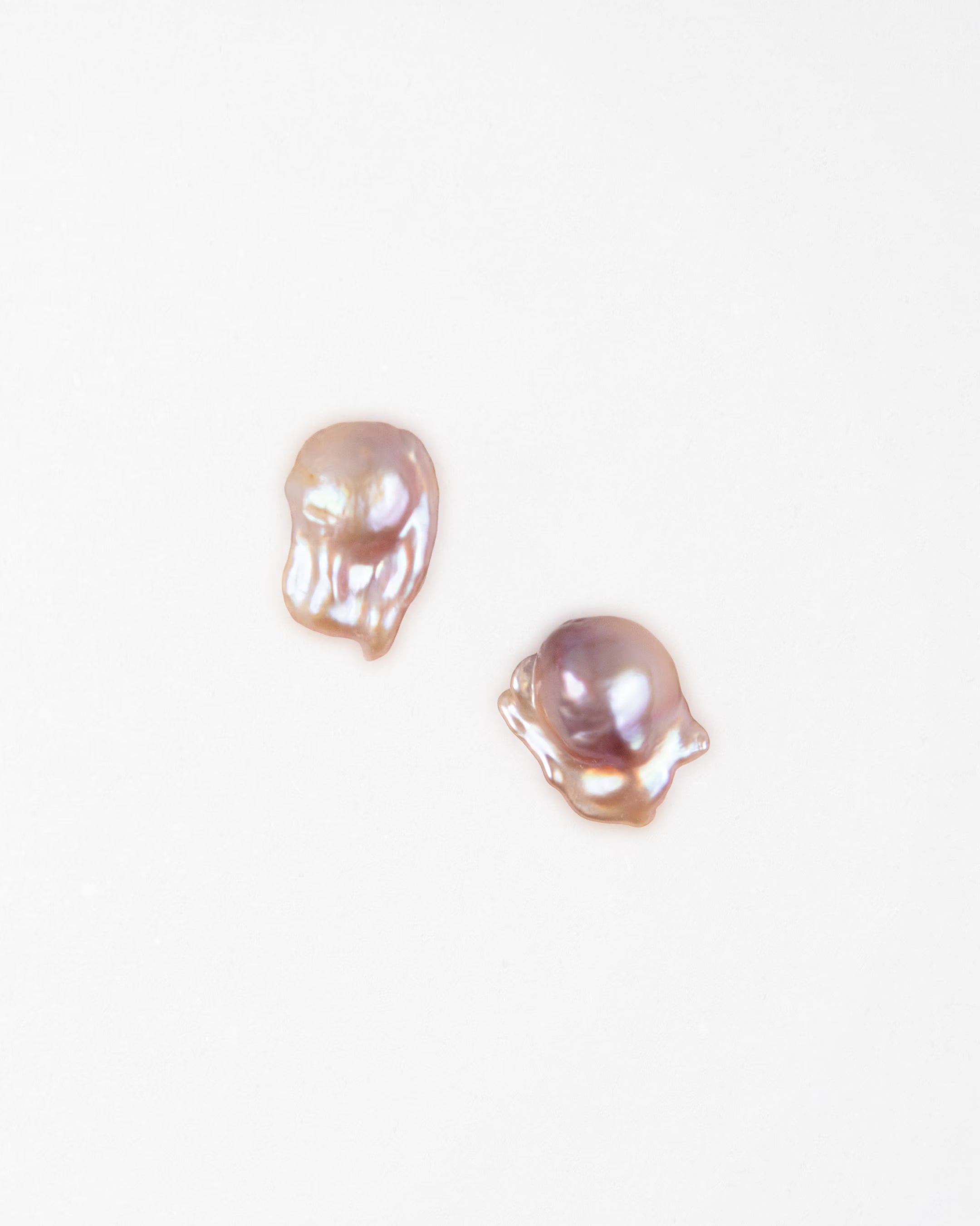 Auralen  | Petit Baroque Pearl Stud in Plum Blush