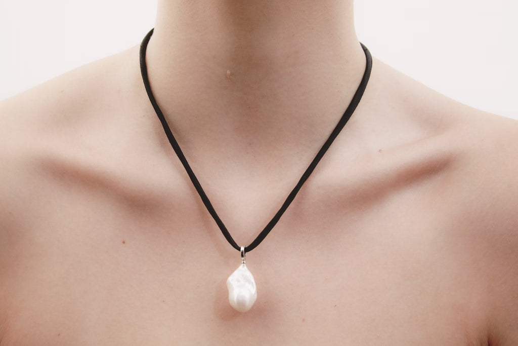 Lumiel | Baroque Pearl Pendant in Cream