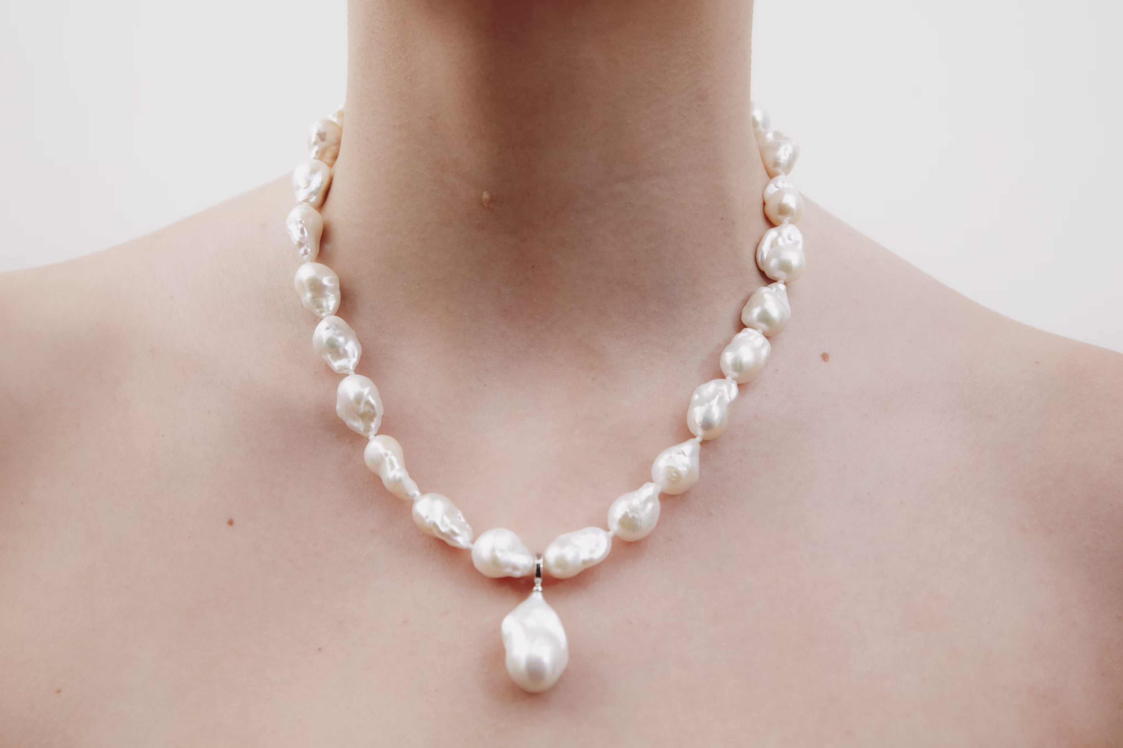 Lumiel | Baroque Pearl Pendant in Cream