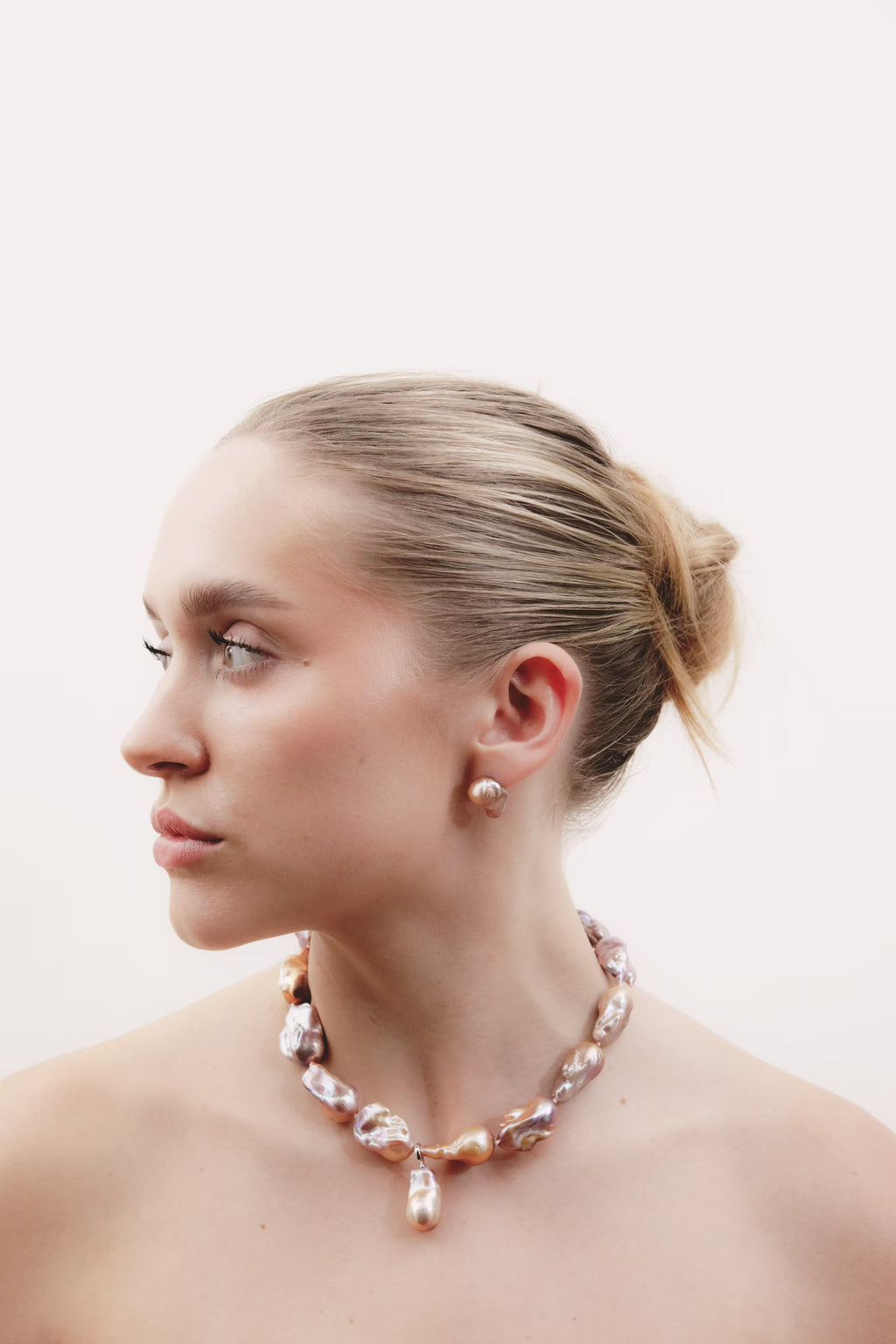 Lumiel | Baroque Pearl Pendant in Plum Blush