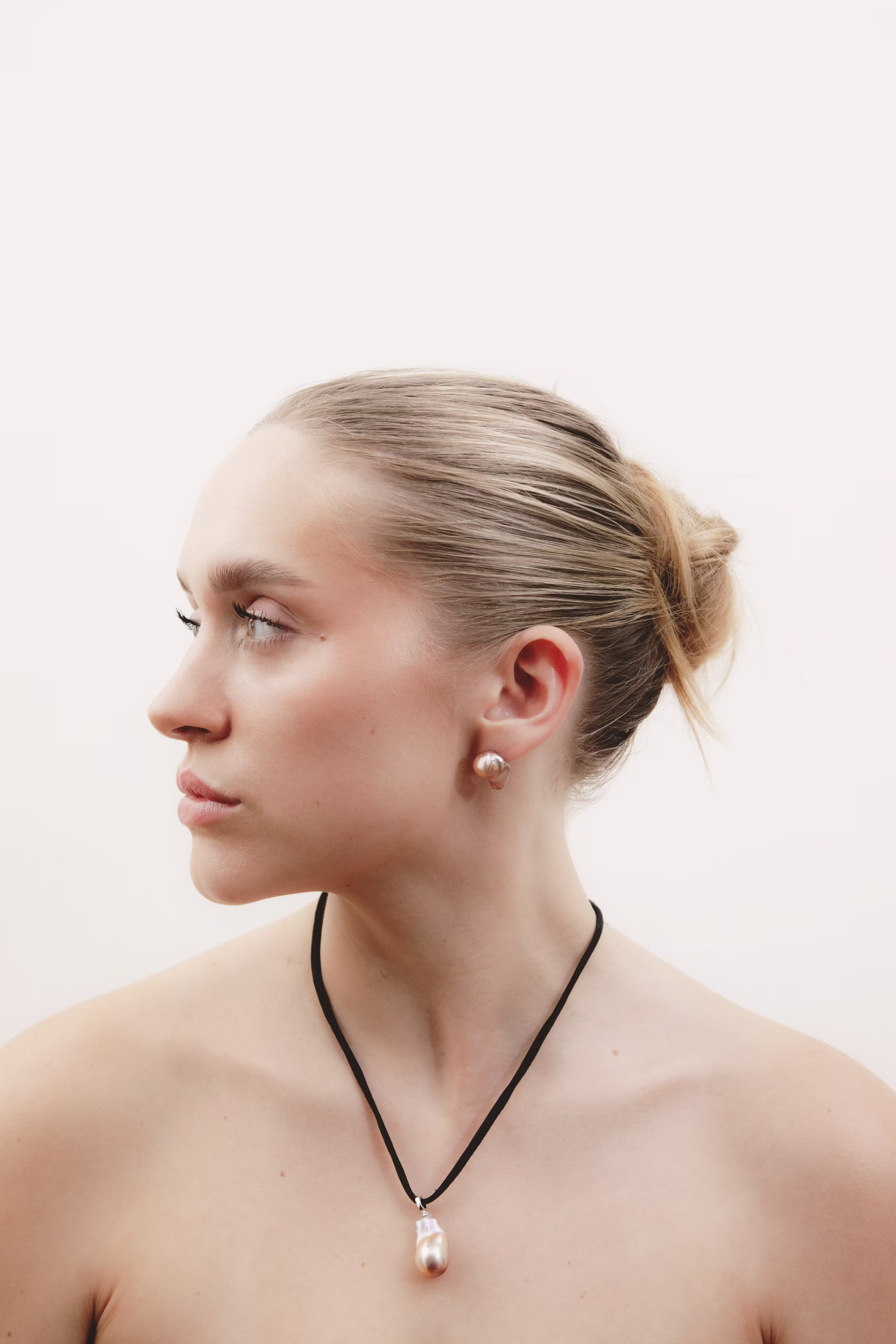 Lumiel | Baroque Pearl Pendant in Plum Blush